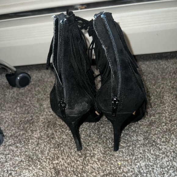 Women’s size 8 heel. - Picture 3 of 4